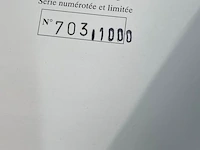 Beeldje met kuifje met bobby op bankje - afbeelding 6 van  6