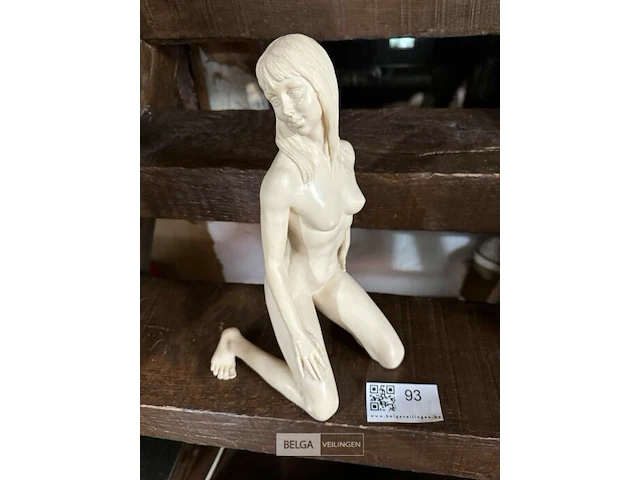 Beeldje naakte vrouw - afbeelding 1 van  2