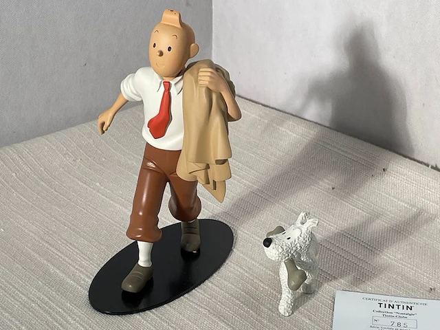 Beeldje tintin globe - afbeelding 1 van  5