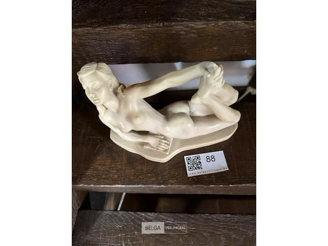 Beeldje uit albast - afbeelding 1 van  2