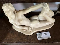 Beeldje uit albast - afbeelding 1 van  2