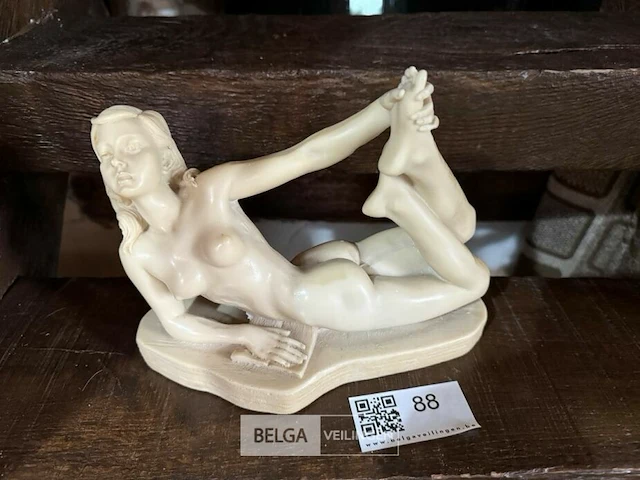 Beeldje uit albast - afbeelding 2 van  2