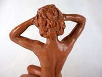 Beeldje zittend naakt - afbeelding 5 van  7