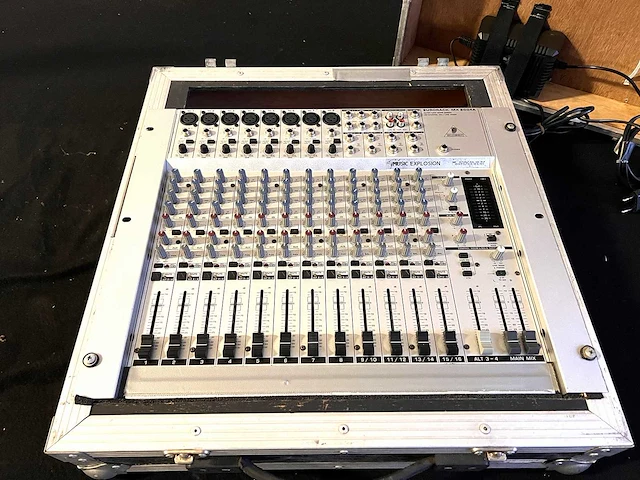 Behringer - eurorack mx2004a - pa-mixer - afbeelding 2 van  8