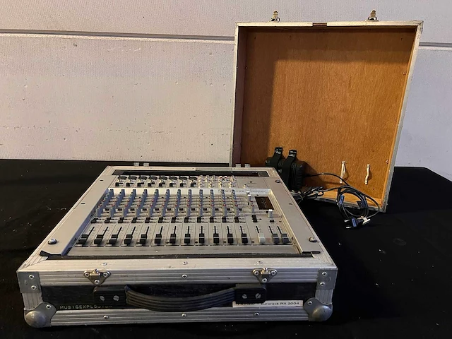 Behringer - eurorack mx2004a - pa-mixer - afbeelding 3 van  8