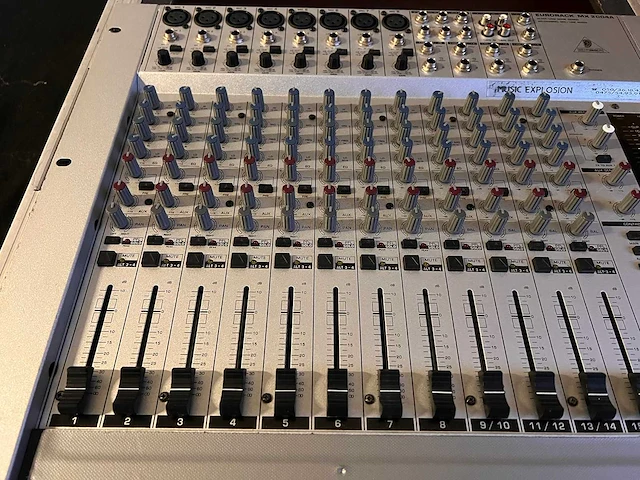 Behringer - eurorack mx2004a - pa-mixer - afbeelding 4 van  8