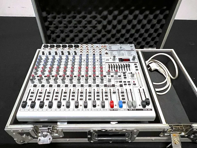 Behringer - eurorack ub1832-fx pro - pa-mixer - afbeelding 1 van  7