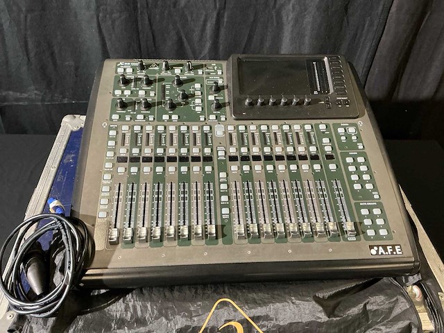 Behringer digital mengtafel - afbeelding 3 van  9