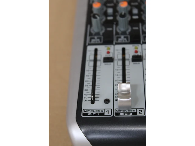 Behringer premium mixer - afbeelding 3 van  3