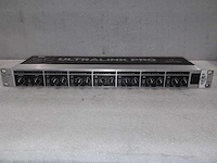 Behringer ultra link pro mx882 ultra flexible 8-ch splitter/mixer - afbeelding 1 van  4