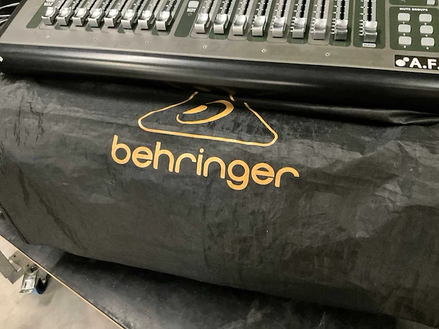 Behringer x32 compact digitale mengtafel - afbeelding 6 van  7