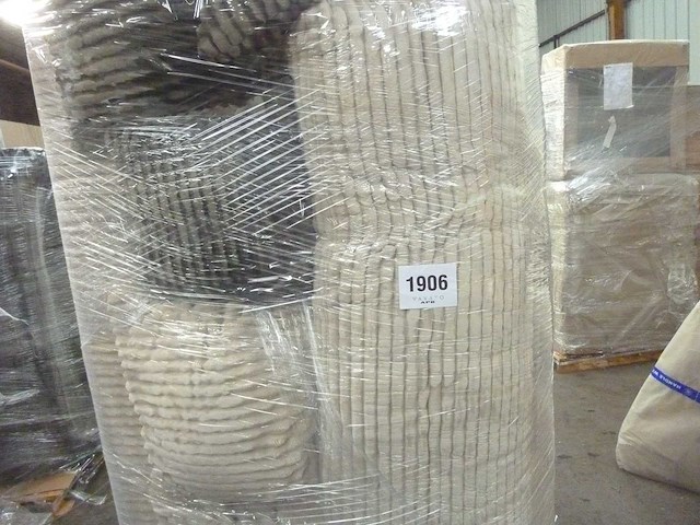 Beige corduroy rechterhoek bank met beige ribben van pascal morabito - afbeelding 6 van  6