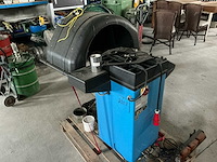 Beissbarth mt510m banden balanceerapparaat + duquesne r200 bandenmonteermachine - afbeelding 1 van  11