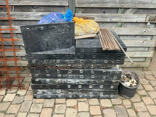 Bekistingsmateriaal (18x) - afbeelding 1 van  7