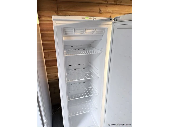 Beko diepvriezer 146cm hoog x 54cm breed - afbeelding 5 van  5