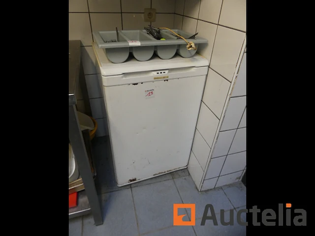 Beko rvs plateaus + vriezer - afbeelding 2 van  8