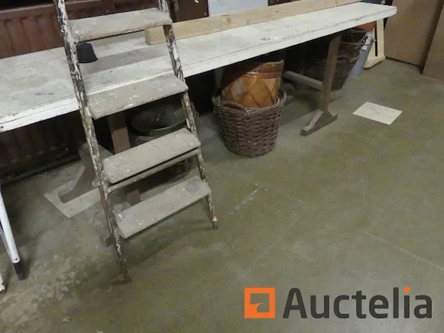 Belangrijk kavel accessoires van bloemenwinkels, tellers, scriban,... - afbeelding 9 van  16