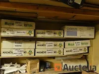 Belangrijk kavel accessoires van bloemenwinkels, tellers, scriban,... - afbeelding 10 van  16