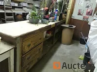Belangrijk kavel accessoires van bloemenwinkels, tellers, scriban,... - afbeelding 13 van  16