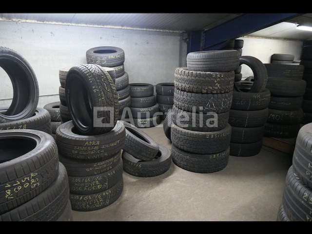 Belangrijke partij tweedehands banden - afbeelding 5 van  8