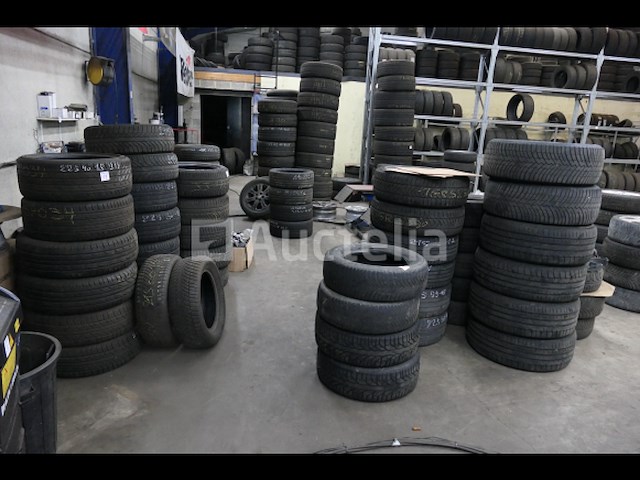 Belangrijke partij tweedehands banden - afbeelding 2 van  6