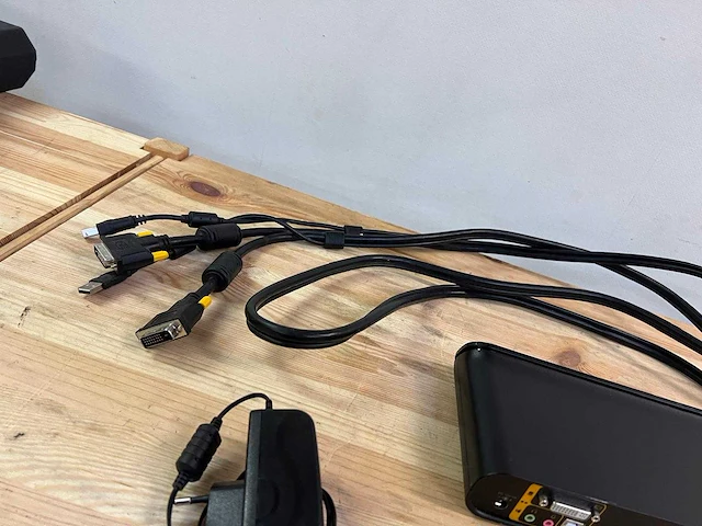 Belkin soho kvm switch met kabels en voeding - afbeelding 4 van  6