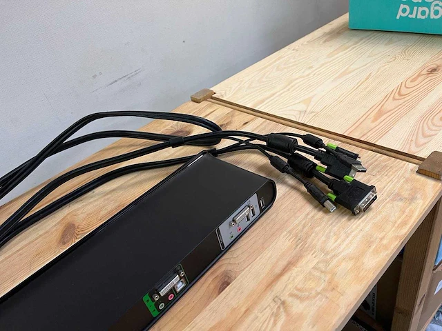 Belkin soho kvm switch met kabels en voeding - afbeelding 6 van  6