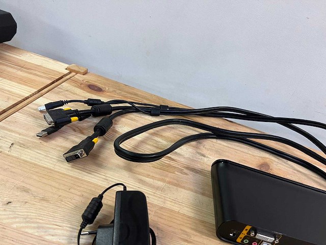 Belkin switch met kabels en voeding - afbeelding 4 van  6