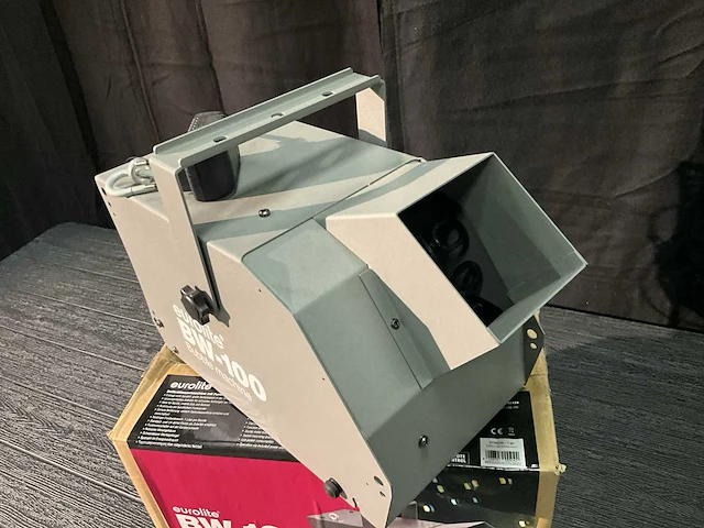 Bellenblaasmachine eurolite bw-100 - afbeelding 4 van  5