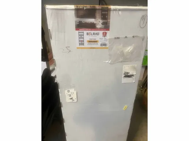 Belrad - handdoekradiator - middenaansluiting - designradiator 1600x600 mat zwart - afbeelding 1 van  2