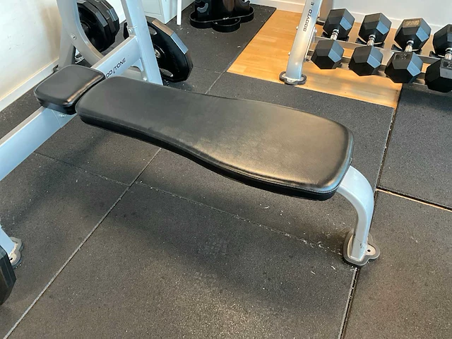 Benchpress bodytone + bar en ca. 16 gewichten - afbeelding 2 van  9