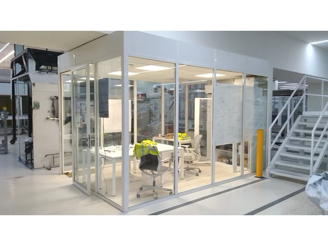 Bending furnace - control room - laminated glass - afbeelding 1 van  4