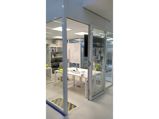 Bending furnace - control room - laminated glass - afbeelding 2 van  4