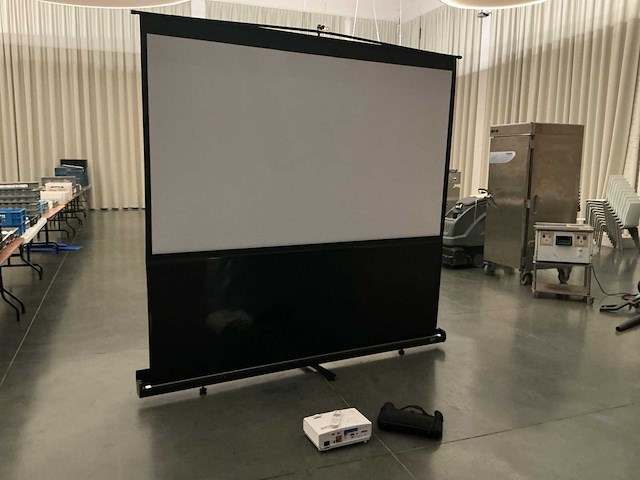 Benq beamer + projectiescherm - afbeelding 1 van  8