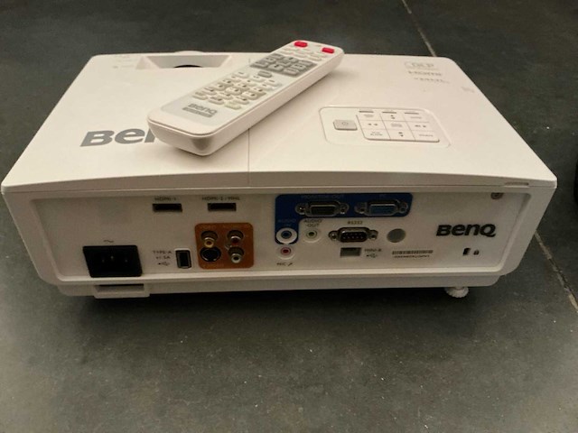 Benq beamer + projectiescherm - afbeelding 4 van  8
