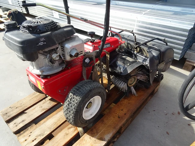 Benzine borstelmachine tielburger - afbeelding 6 van  8