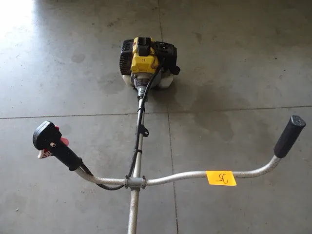 Benzine bosmaaier powerplus - afbeelding 4 van  5