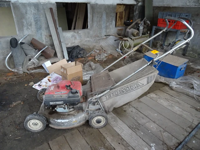 Benzine grasmachine honda - afbeelding 1 van  3