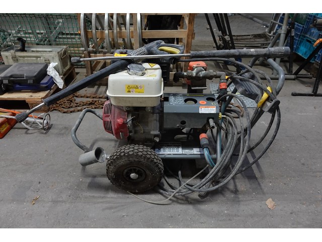Benzine hogedrukreiniger karcher - afbeelding 1 van  6
