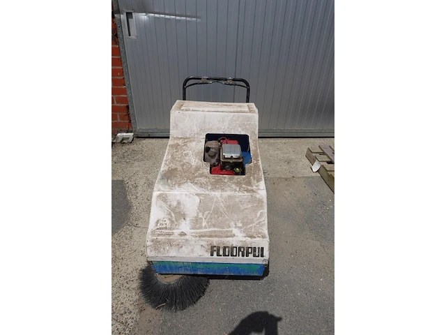 Benzine veegmachine floorpul - afbeelding 2 van  6