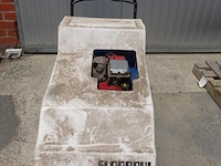 Benzine veegmachine floorpul - afbeelding 2 van  6