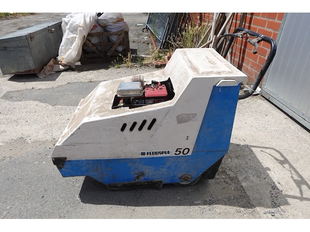 Benzine veegmachine floorpul - afbeelding 3 van  6
