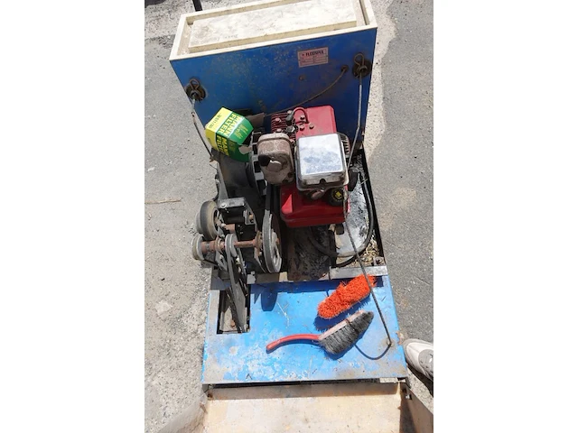 Benzine veegmachine floorpul - afbeelding 5 van  6
