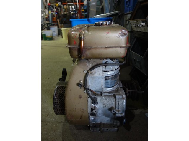Benzinemotor 7,5pk robin engine - afbeelding 2 van  3