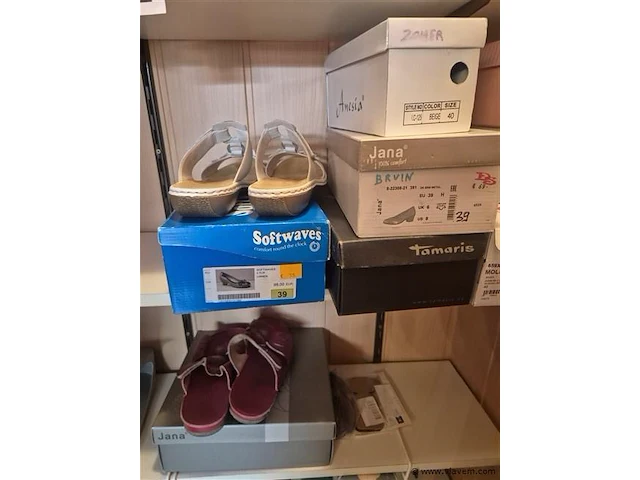 Berging living, onder andere schoenen en decoratie - afbeelding 2 van  4