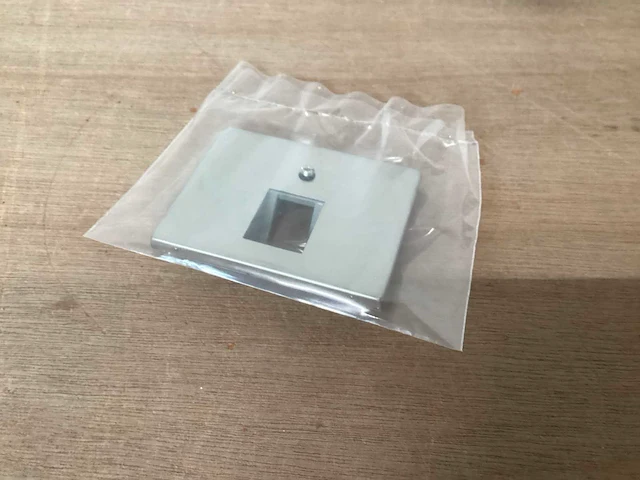 Berker k5 rvs afdekplaat rj-45 (315x) - afbeelding 2 van  3