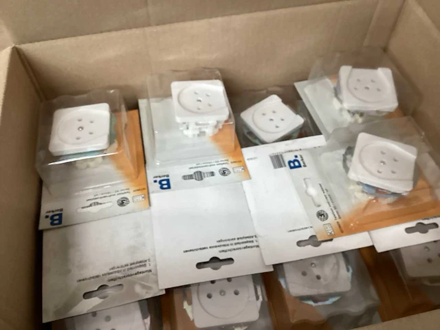 Berker m2 wandcontactdoos telefoon, wit (28x) - afbeelding 2 van  2