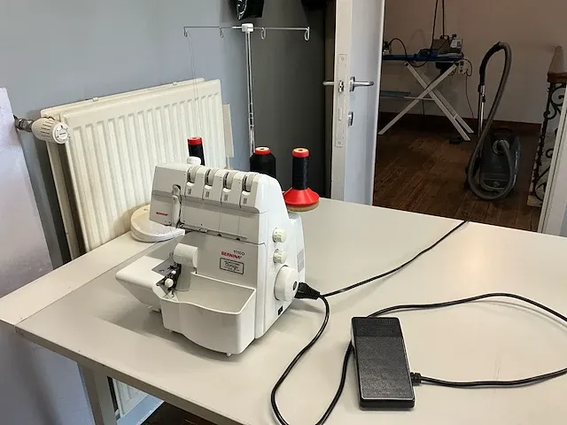 Bernina 110d naaimachine - afbeelding 1 van  6