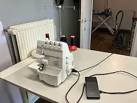 Bernina 110d naaimachine - afbeelding 1 van  6