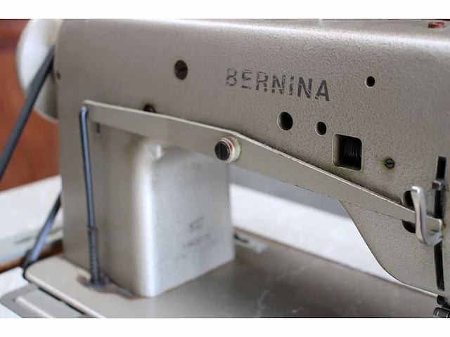 Bernina 517 naaimachine - afbeelding 7 van  10